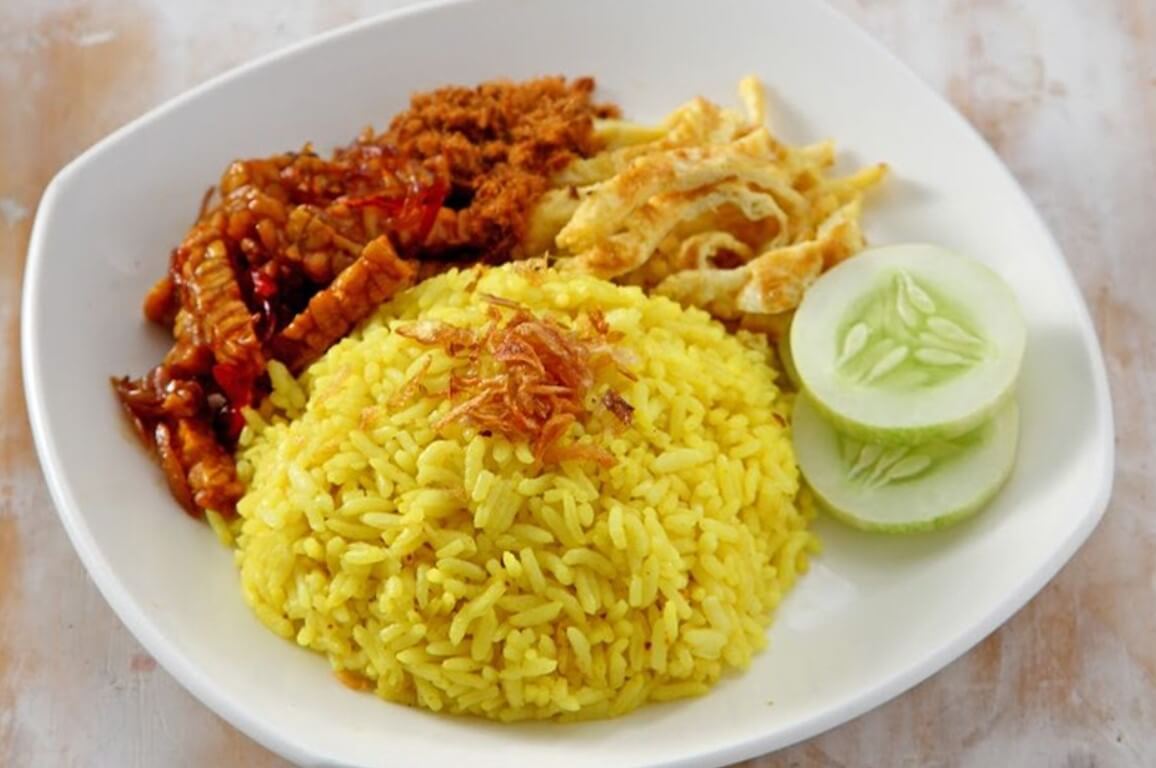 Manfaat-Menggunakan-Rice-Cooker-untuk-Membuat-Nasi-Kuning